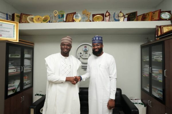 The Executive Vice Chairman/CEO of the National Agency for Science and Engineering Infrastructure (NASENI), Mr Khalil Halilu and the Managing Director/CEO of the Rural Electrification Agency (REA), Mr. Ahmad Salihijo Ahmad have agreed to work together to deploy NASENI Solar resources and other renewable energy technologies, to increase electricity supply to Nigeria’s rural areas.