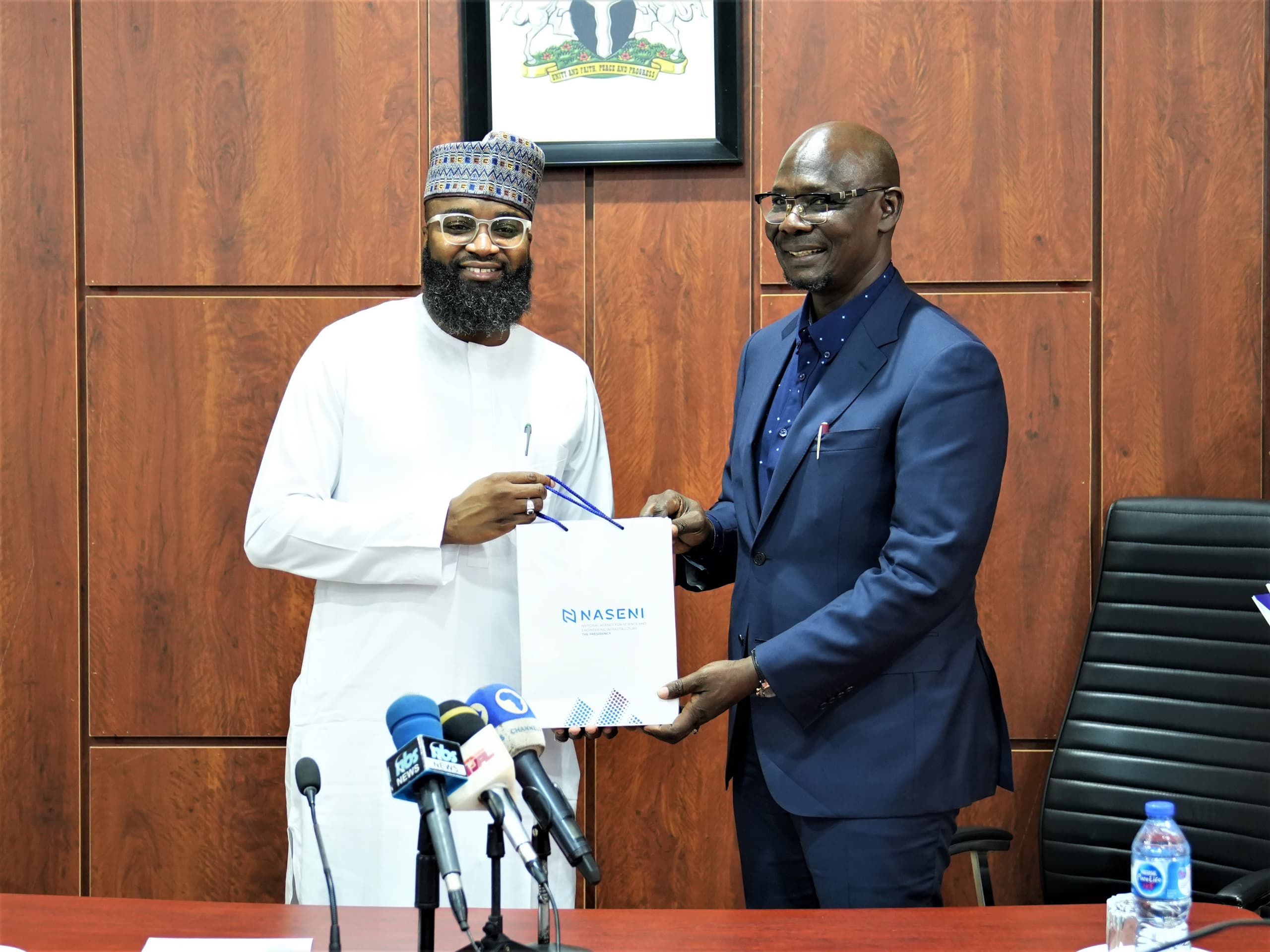 L-R: The Executive Vice Chairman/CEO of National Agency for Science and Engineering Infrastructure (NASENI), Mr. Khalil Suleiman Halilu presenting a souvenir to the Executive Governor of Nasarawa State, Engr. Abdullahi A. Sule during a courtesy visit at NASENI Headquarters in Abuja on Monday, April 22nd, 2024.